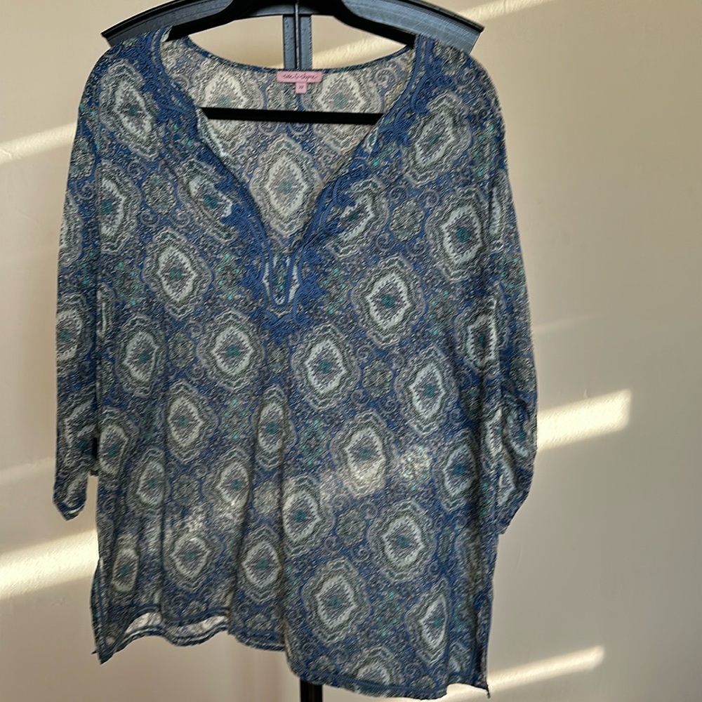 Sheer lightweight top. 2X
